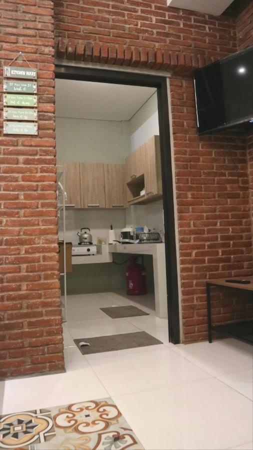 Sabi Guest House - Strategic Family -Married Couples Only- Hostel In Prawirotaman Yogyakarta Esterno foto