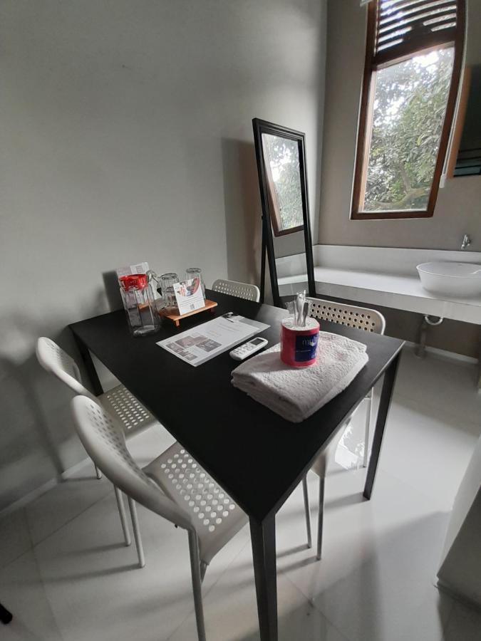 Sabi Guest House - Strategic Family -Married Couples Only- Hostel In Prawirotaman Yogyakarta Esterno foto