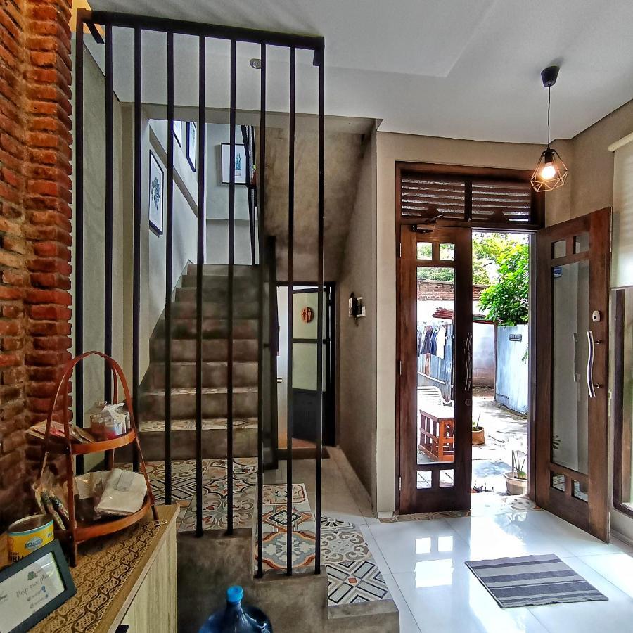 Sabi Guest House - Strategic Family -Married Couples Only- Hostel In Prawirotaman Yogyakarta Esterno foto