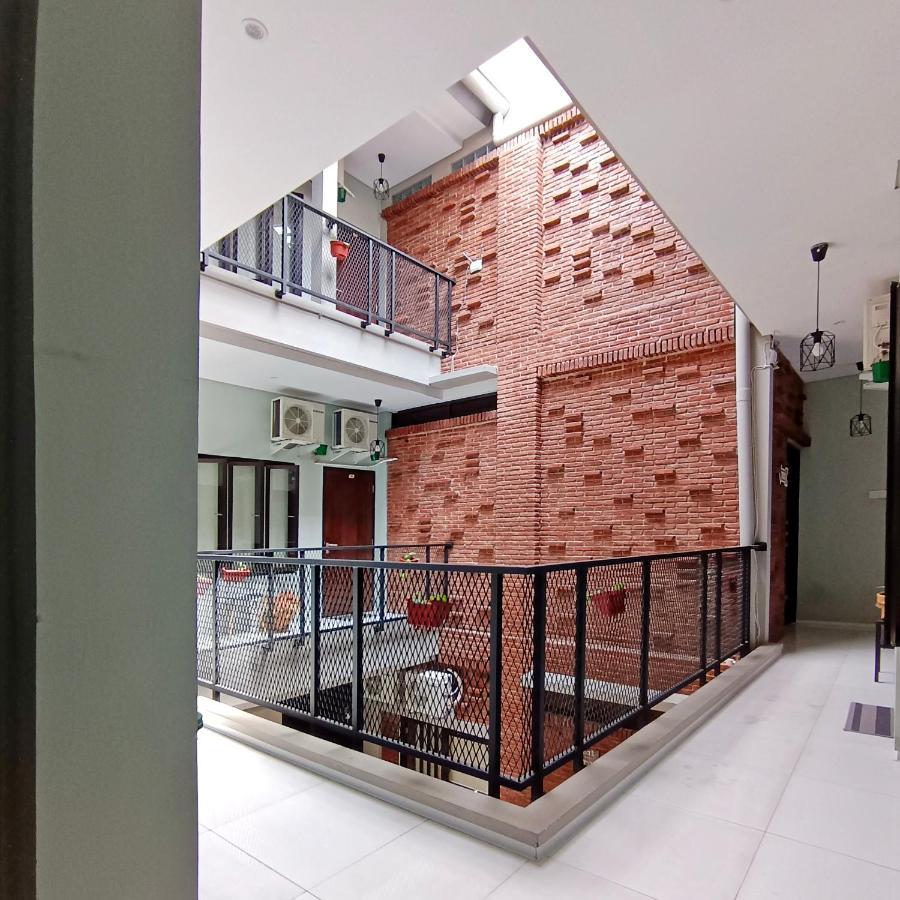 Sabi Guest House - Strategic Family -Married Couples Only- Hostel In Prawirotaman Yogyakarta Esterno foto